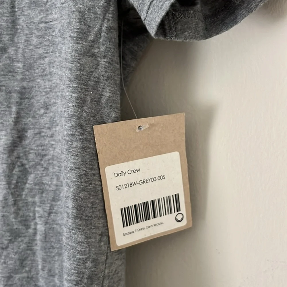 NWT For Days Gray Daily Crew Short Sleeve T-Shirt Small - Picture 3 of 4